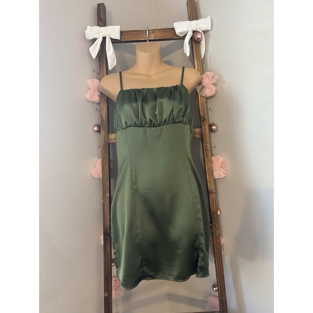 Forever 21 Green Satin Ruched Bust Size Large Mini Dress EUC Discontinued